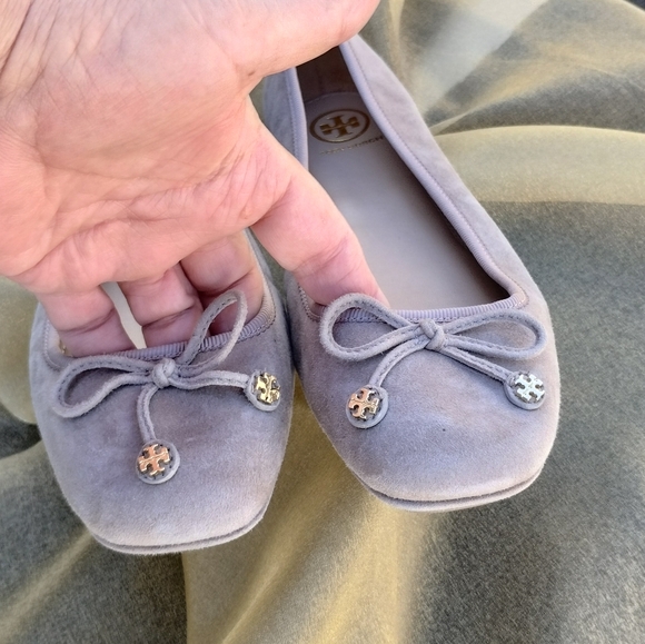 Tory Burch ballerina Grey suede Jeweled flat 8 NWT - Picture 2 of 4